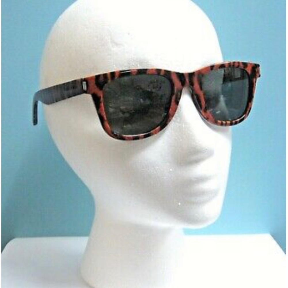 Saint Laurent Sunglasses no scratches like new - Picture 2 of 2